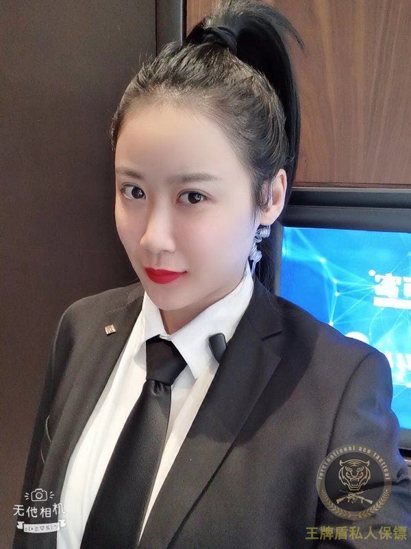 為防止抑郁癥自殺，北京家長雇王牌盾女子保鏢陪同女兒
